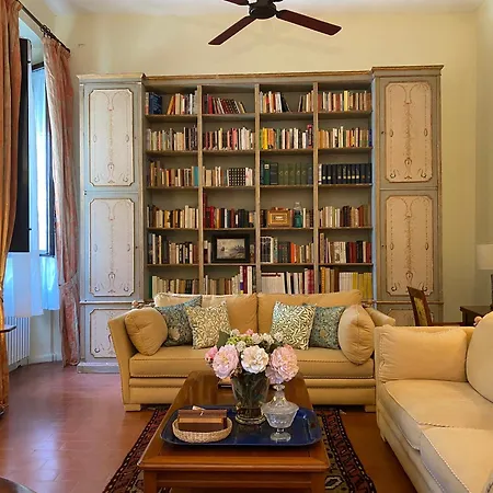Palazzo Farini 3*