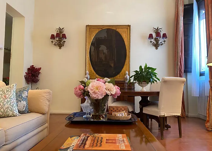 Palazzo Farini ראבנה