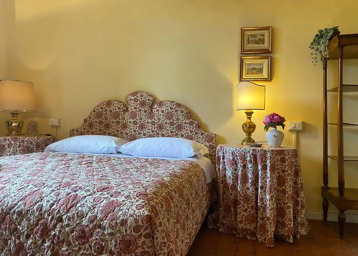 Palazzo Farini ראבנה